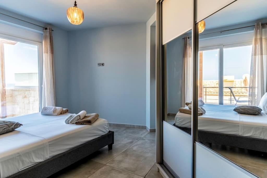 Zefyros Suite , Seafront Retreat ! Pánormos Екстериор снимка