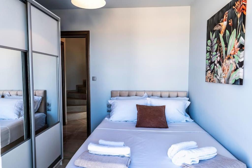 Zefyros Suite , Seafront Retreat ! Pánormos Екстериор снимка