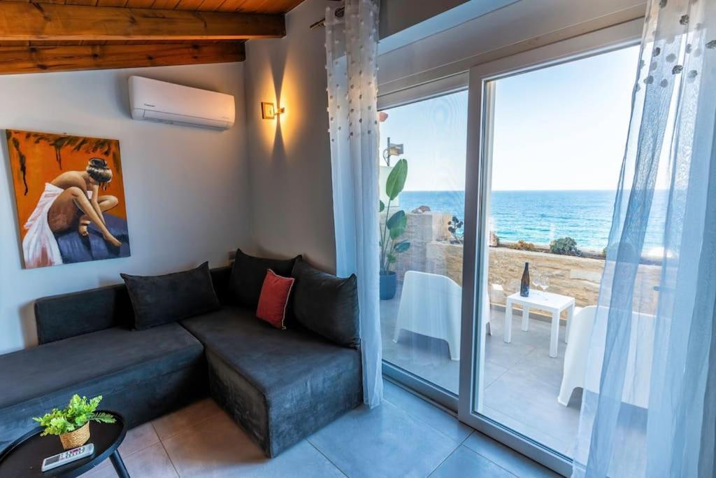 Zefyros Suite , Seafront Retreat ! Pánormos Екстериор снимка