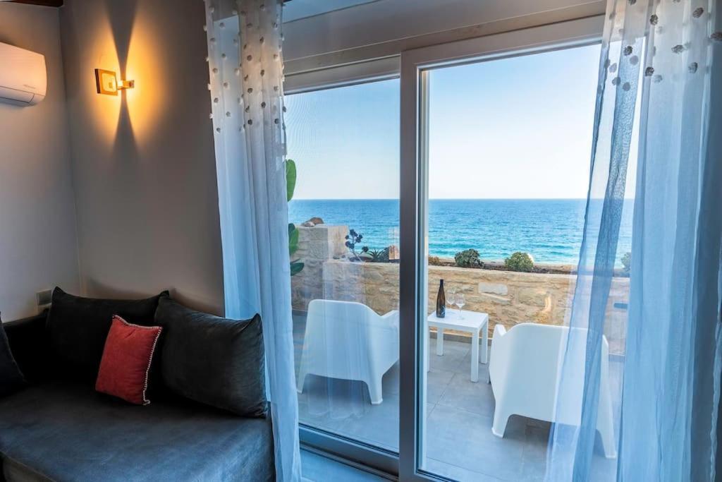 Zefyros Suite , Seafront Retreat ! Pánormos Екстериор снимка