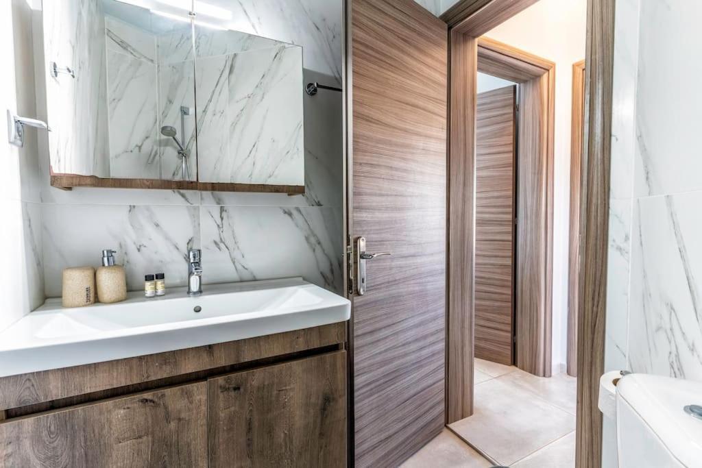 Zefyros Suite , Seafront Retreat ! Pánormos Екстериор снимка